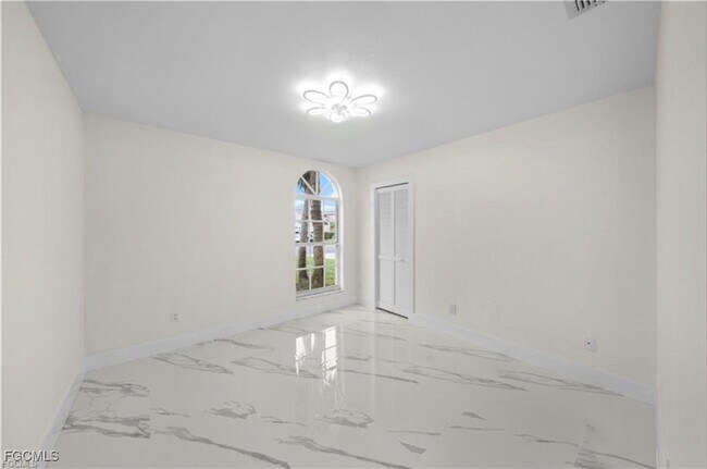 Building Photo - 3282 Sabal Springs Blvd