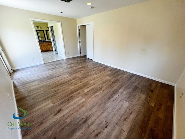 Building Photo - $5800 - Spacious 5 Beds 4 baths with large...