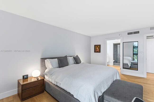 Building Photo - 1111 Crandon Blvd