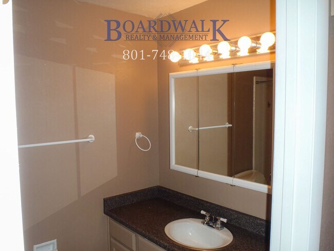 Building Photo - Spectacular home in Cottonwood Heights!