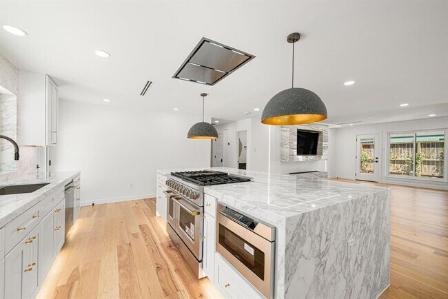 Building Photo - 2506 Briarbrook Dr