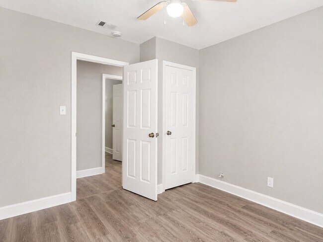 Building Photo - 10739 Dulcimer St