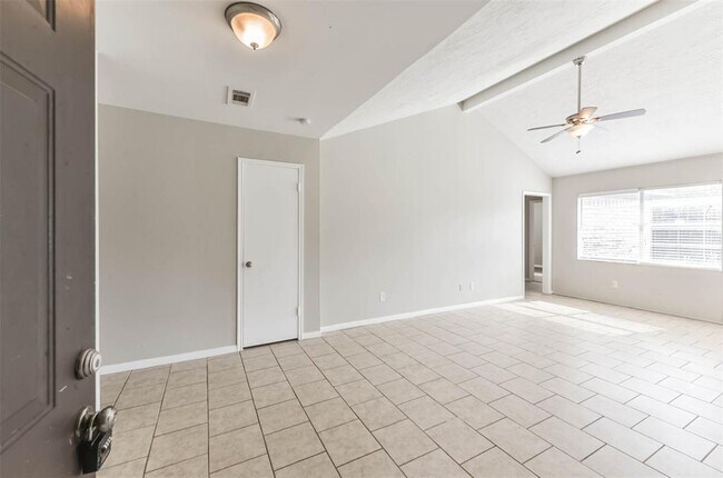 Building Photo - 5339 Castlecreek Ln