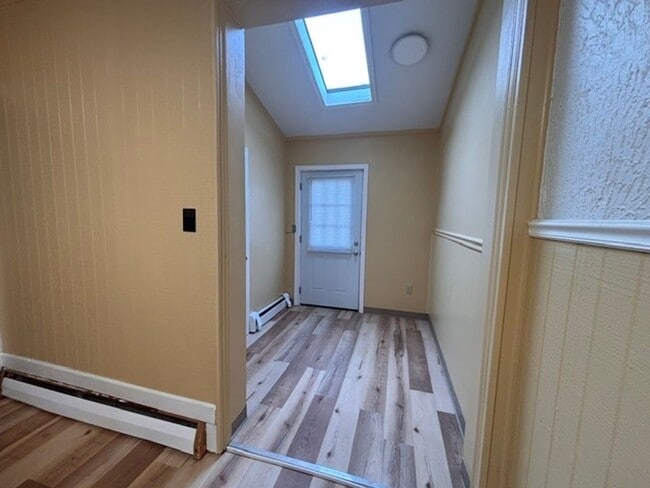 Building Photo - 22 S Elm St
