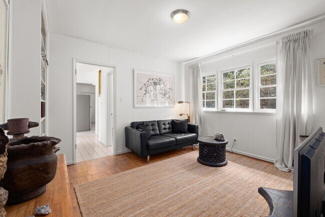 Building Photo - Fully Furnished: Mid-Century w/views of Griffith Observatory in the Hollywood Hills!