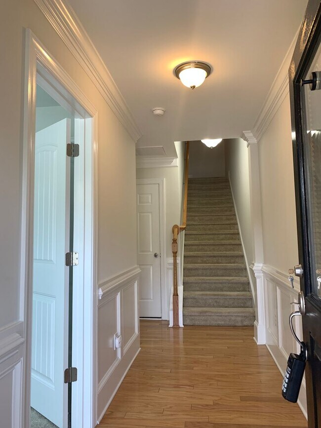 Building Photo - PRIME LOCATION, 3 Bedrooms Suites Apex TH ...