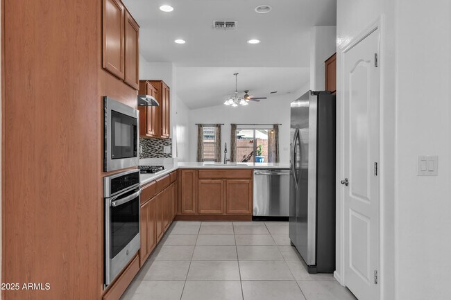 Building Photo - 2354 E Bellerive Dr