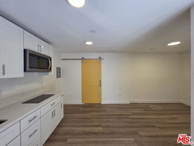 Building Photo - 11209 W Sardis Ave