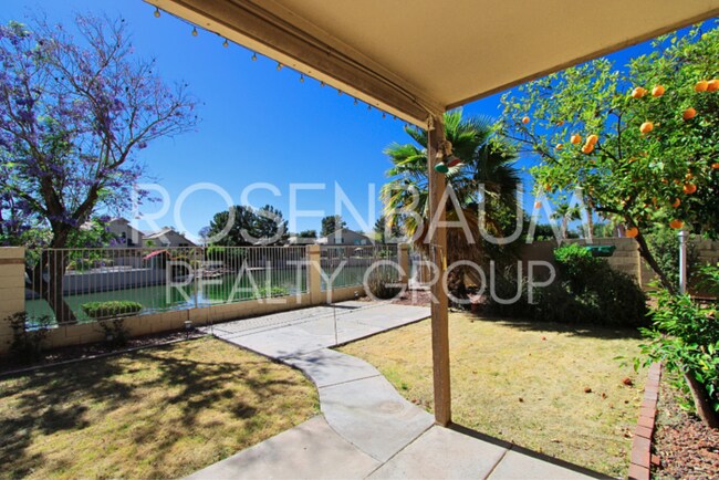 Building Photo - 5-beds, 3-baths Waterfront home in Gilbert...
