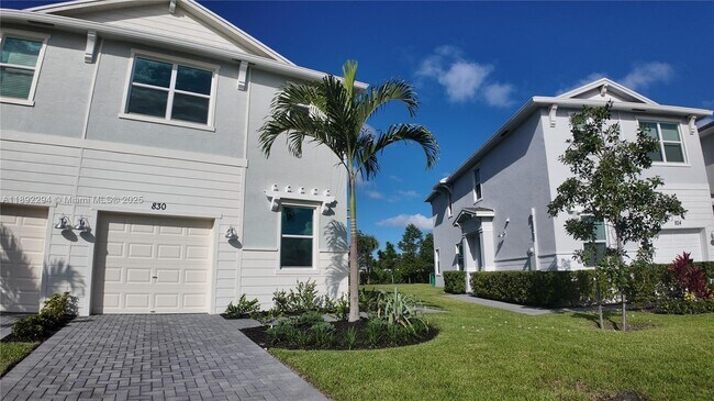 Building Photo - 830 SE grovebush Ln