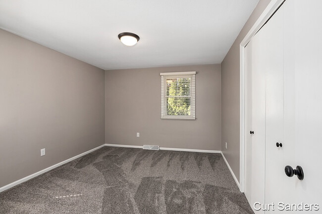 Building Photo - 2513 Longmeadow St NW