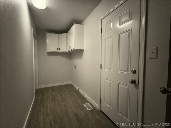 Building Photo - 16012 S Elwood Ave