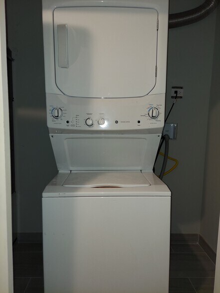 Building Photo - 4409 N Seeley Ave