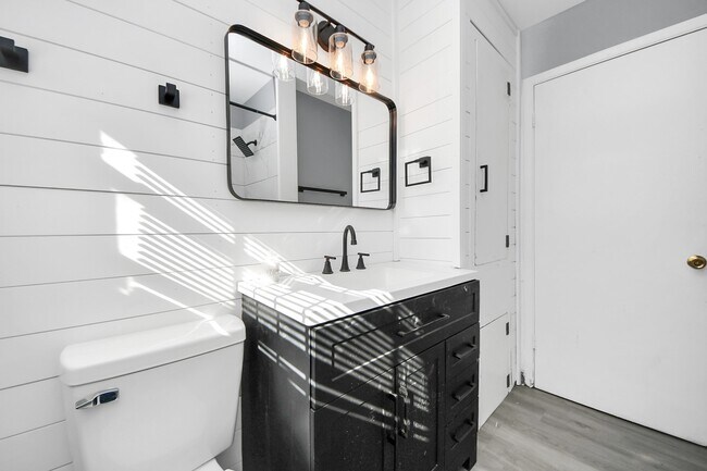 Building Photo - 5606 Elmlawn Dr