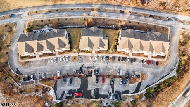 Building Photo - 2 Park Dr