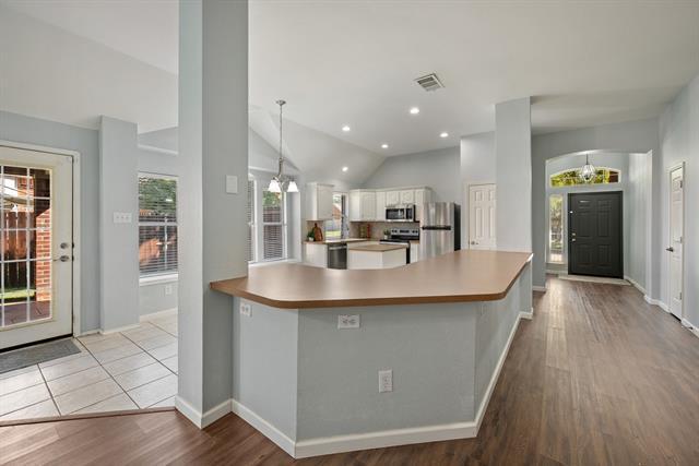 Building Photo - 3605 Villanova Dr