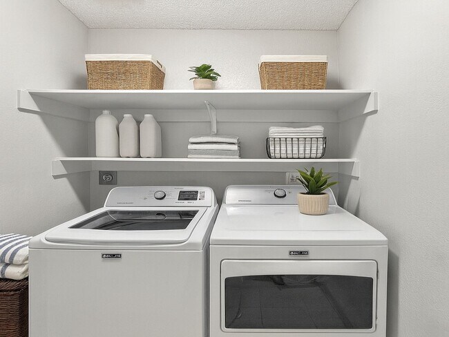 Building Photo - Charming 3-Bed, 2-Bath Home in Lewisville with Open Floor Plan & Fireplace