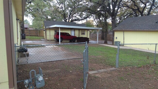 Building Photo - 7366 Meadowbrook Dr