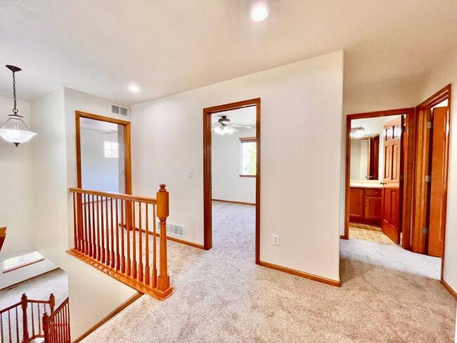 Building Photo - Beautiful 4 bed/ 3 bath Home with Office!