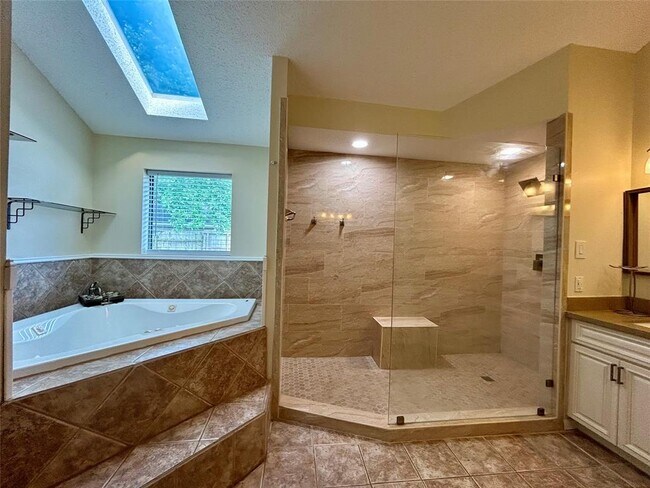 Building Photo - 2711 Laurel Creek Way