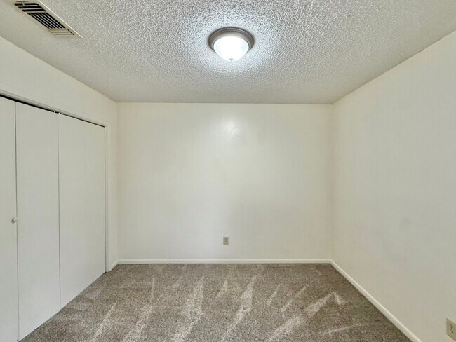 Building Photo - Available! 2 Bedroom 1 Bath Close to Everything! Longview, TX!
