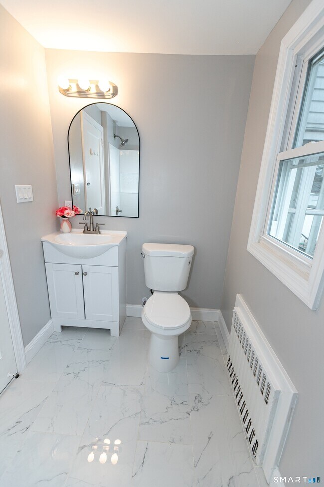 Building Photo - 99 Jordan Ln