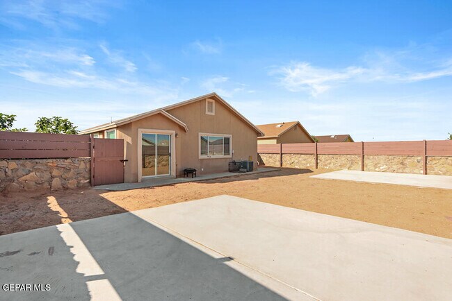 Building Photo - 14413 Desert Sage Dr