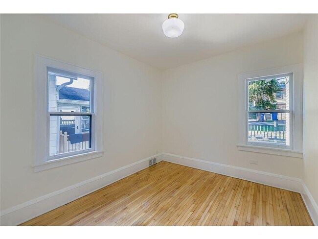 Building Photo - 1683 Minnehaha Ave E