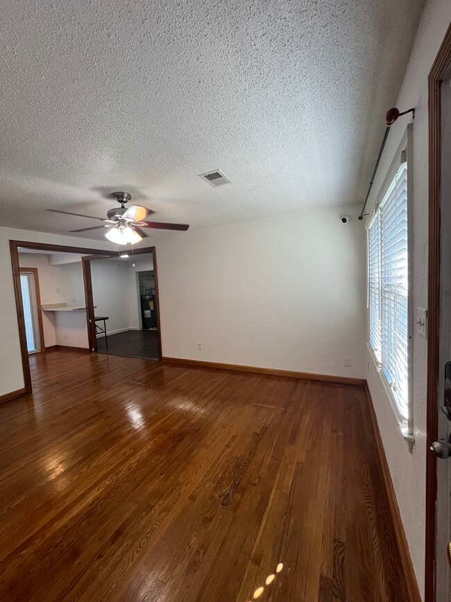 Building Photo - 3332 Macdonald Rd