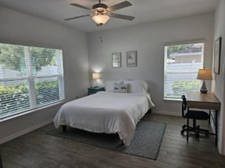 Building Photo - 8 Serenade Pl