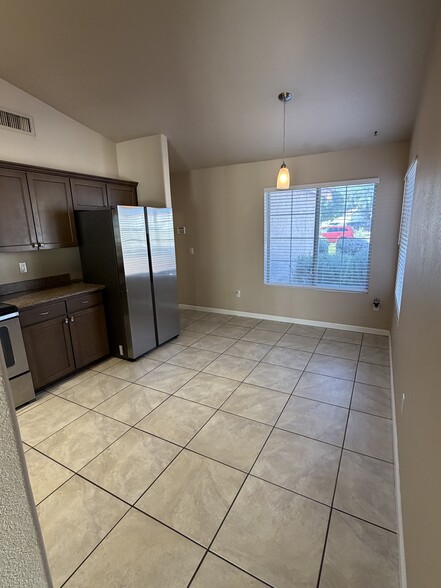 Building Photo - 1288 E Linda Ln