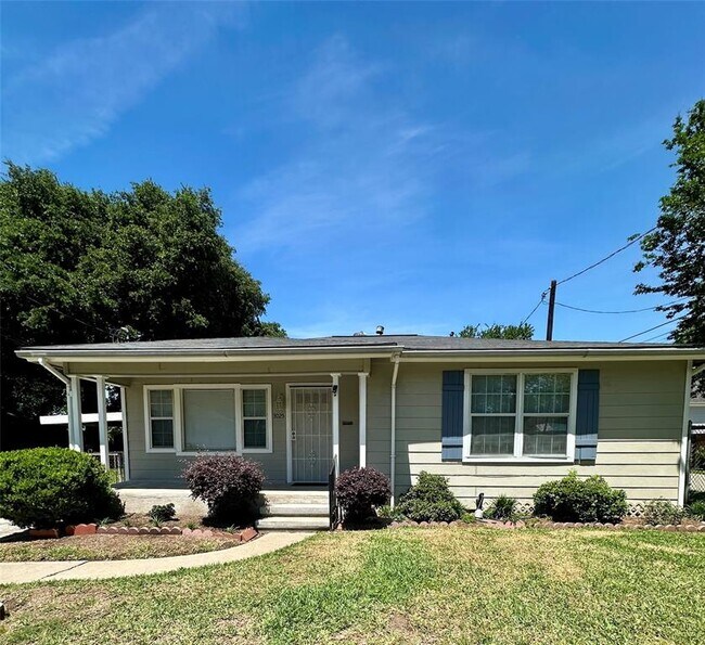 Primary Photo - 3025 Adelia St