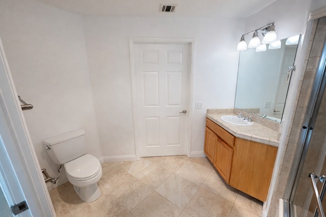 Building Photo - Bright Valley Village Condo for Lease with Balcony & Amenities