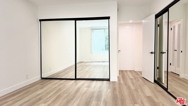 Building Photo - 414 N Palm Dr