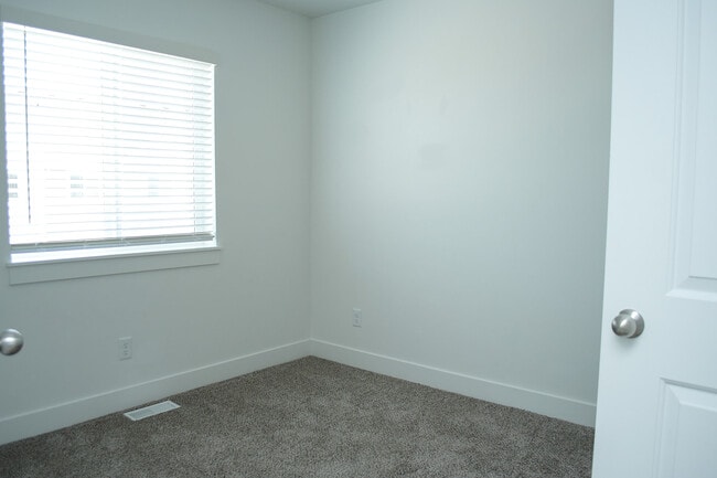 Building Photo - 952 N 920 W