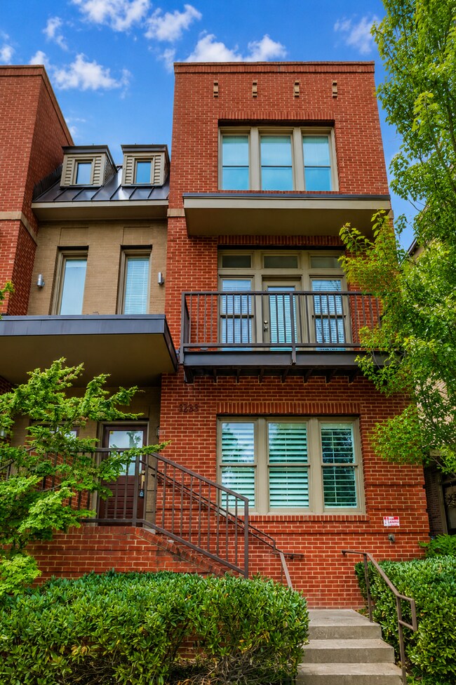 Building Photo - Stylish Germantown Townhome - Walkable Neighborhood