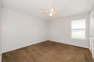 Building Photo - 5905 Shadydell Dr