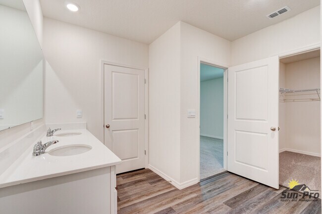 Building Photo - 4240 Acoma Dr