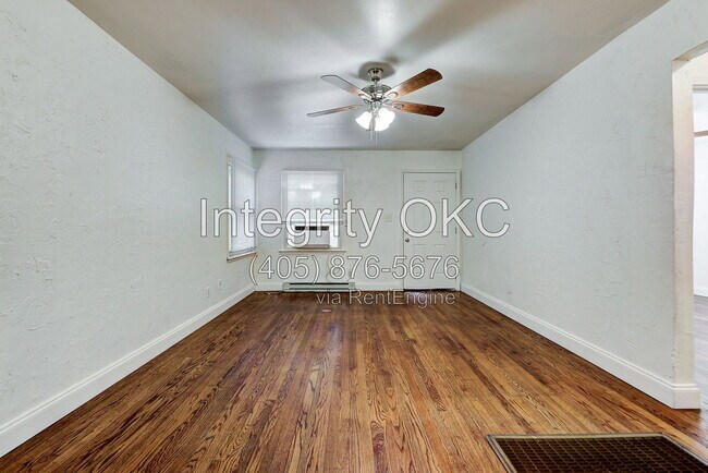 Building Photo - 2321 McCracken Dr