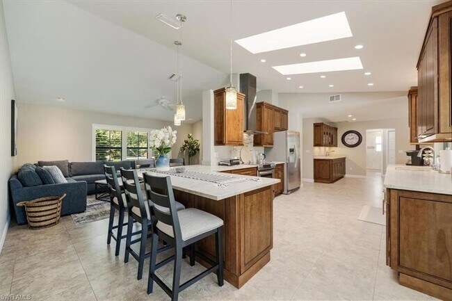 Building Photo - 136 Old Tamiami Trail