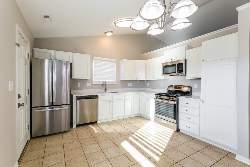 Building Photo - 450 Lake Shore Ct