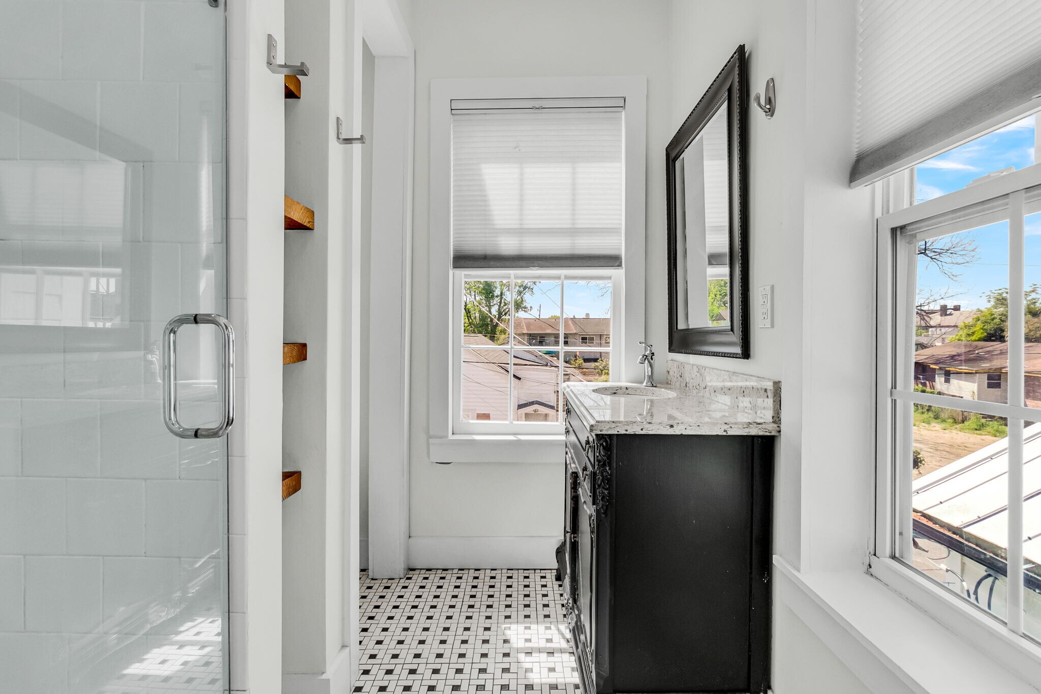 Building Photo - 40 Poinsett St