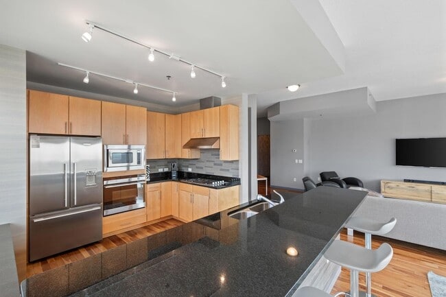 Building Photo - 929 Portland Ave