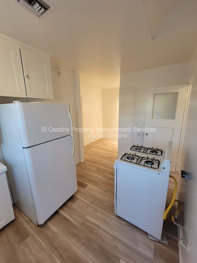 Building Photo - 5756 Pickering Ave