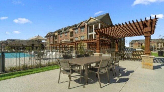 Building Photo - 1633 Greenridge Dr