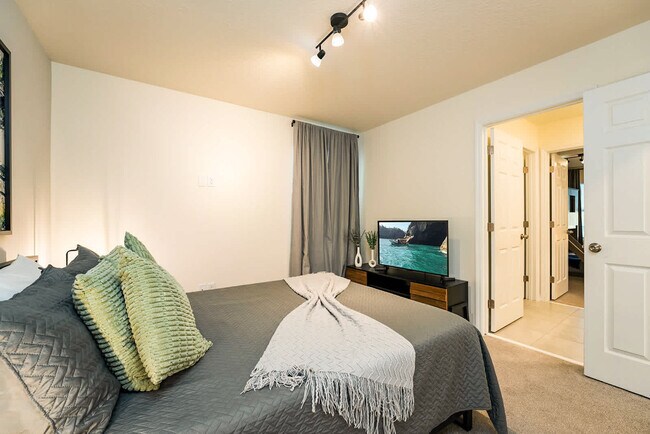 Building Photo - 1566 Mermaid Cv Wy