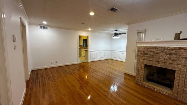 Building Photo - 3323 Cloverdale St