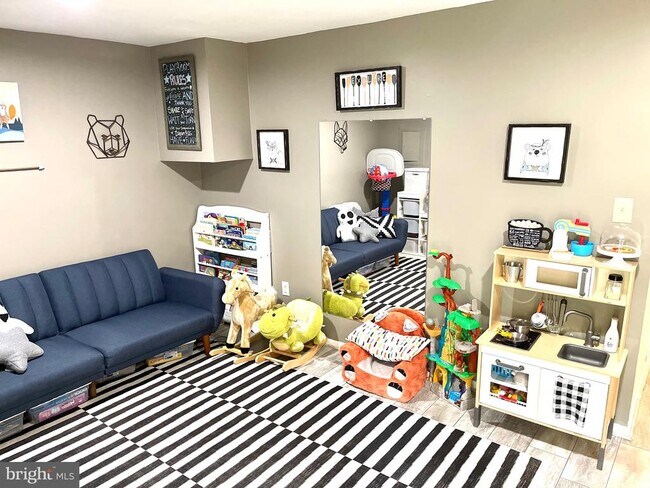 Building Photo - 16 Mateus Way