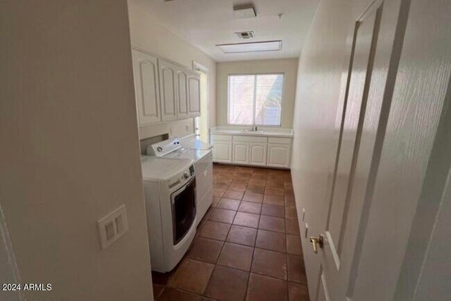 Building Photo - 5829 E Agave Pl