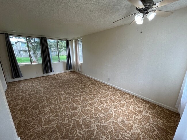 Building Photo - Mililani Terrace - 1 bedroom, AC, Ground Floor end unit with 1 parking